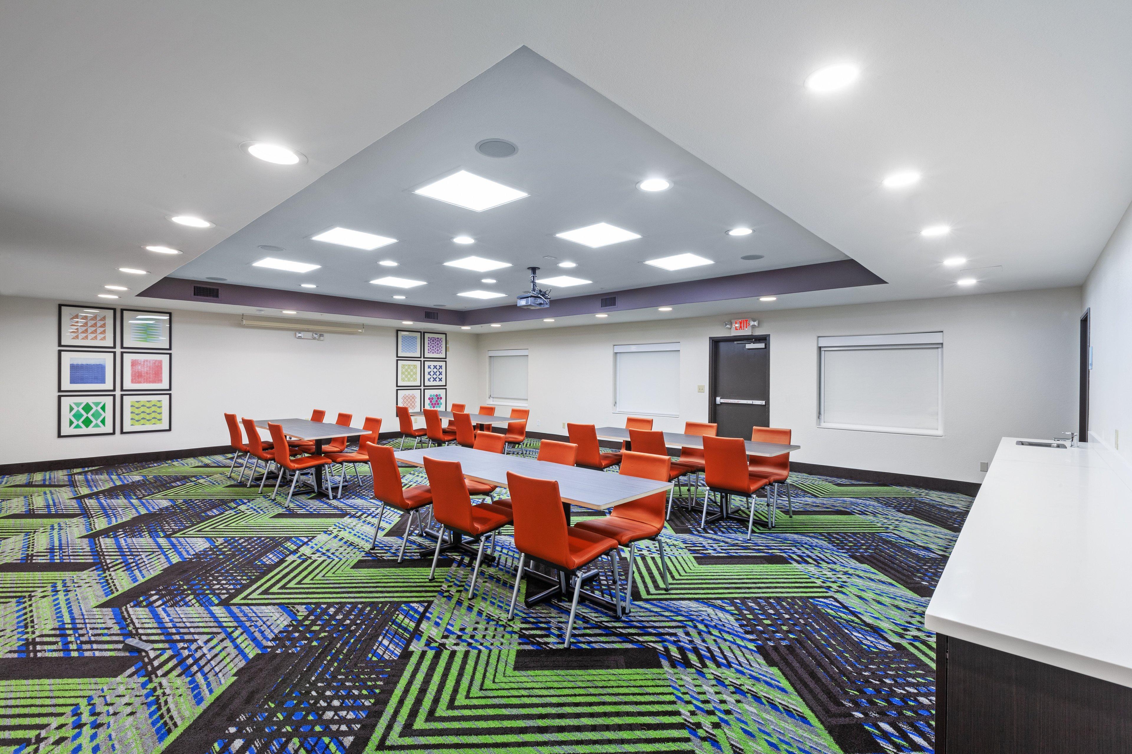 Holiday Inn Express Sealy By Ihg Exterior photo