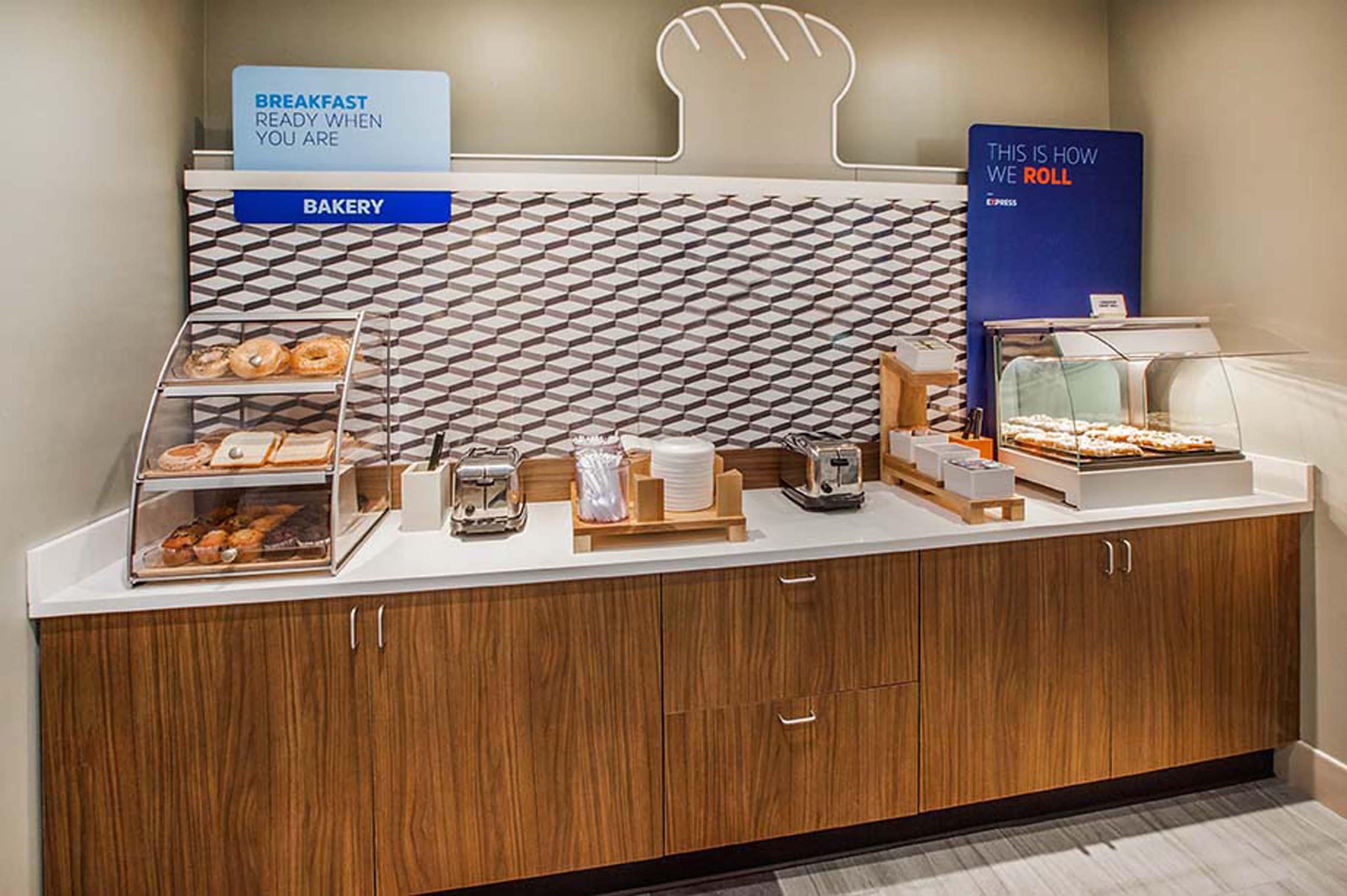 Holiday Inn Express Sealy By Ihg Exterior photo