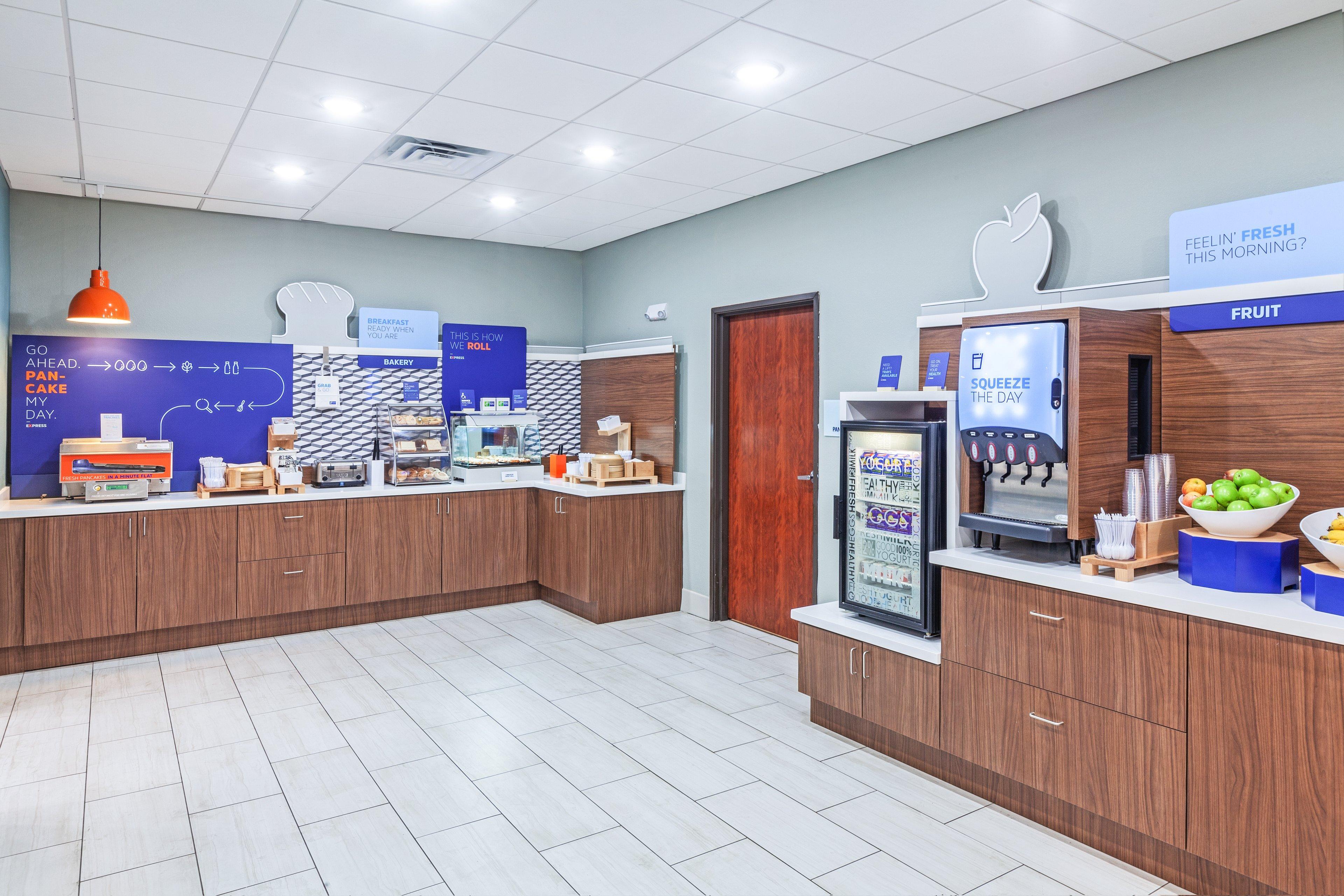Holiday Inn Express Sealy By Ihg Exterior photo