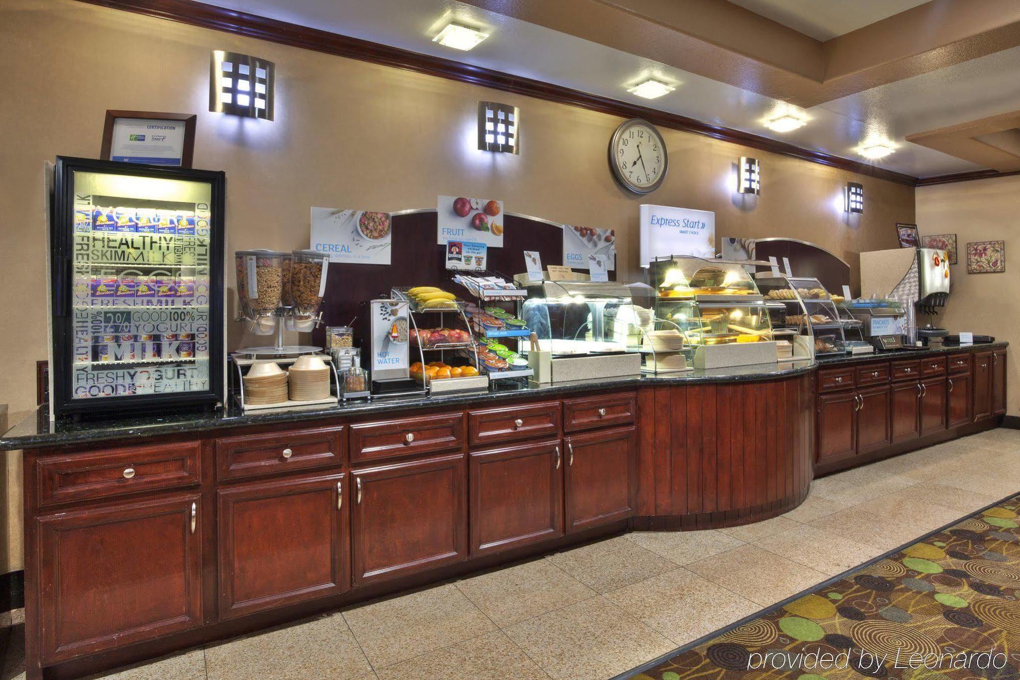 Holiday Inn Express Sealy By Ihg Exterior photo