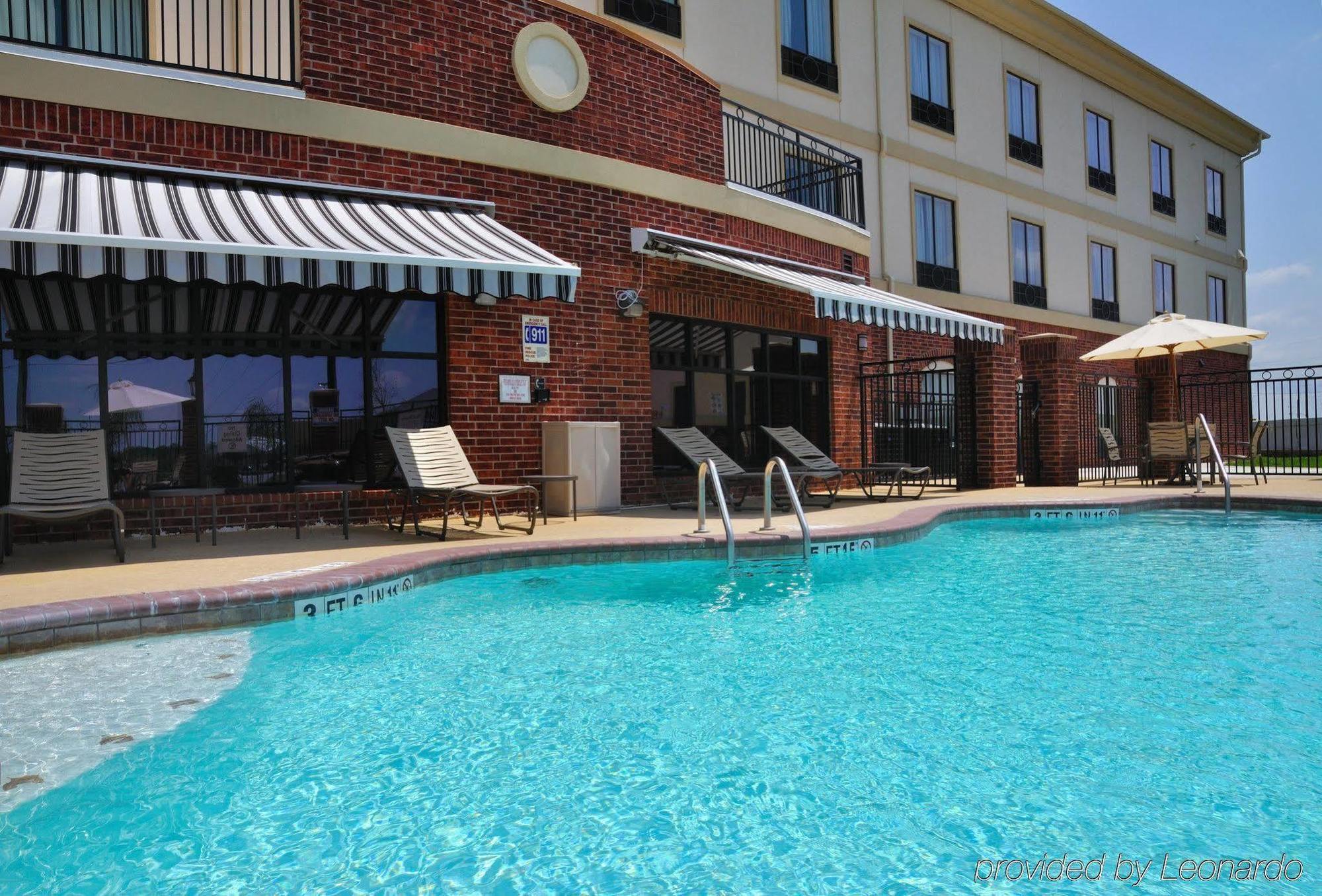 Holiday Inn Express Sealy By Ihg Exterior photo